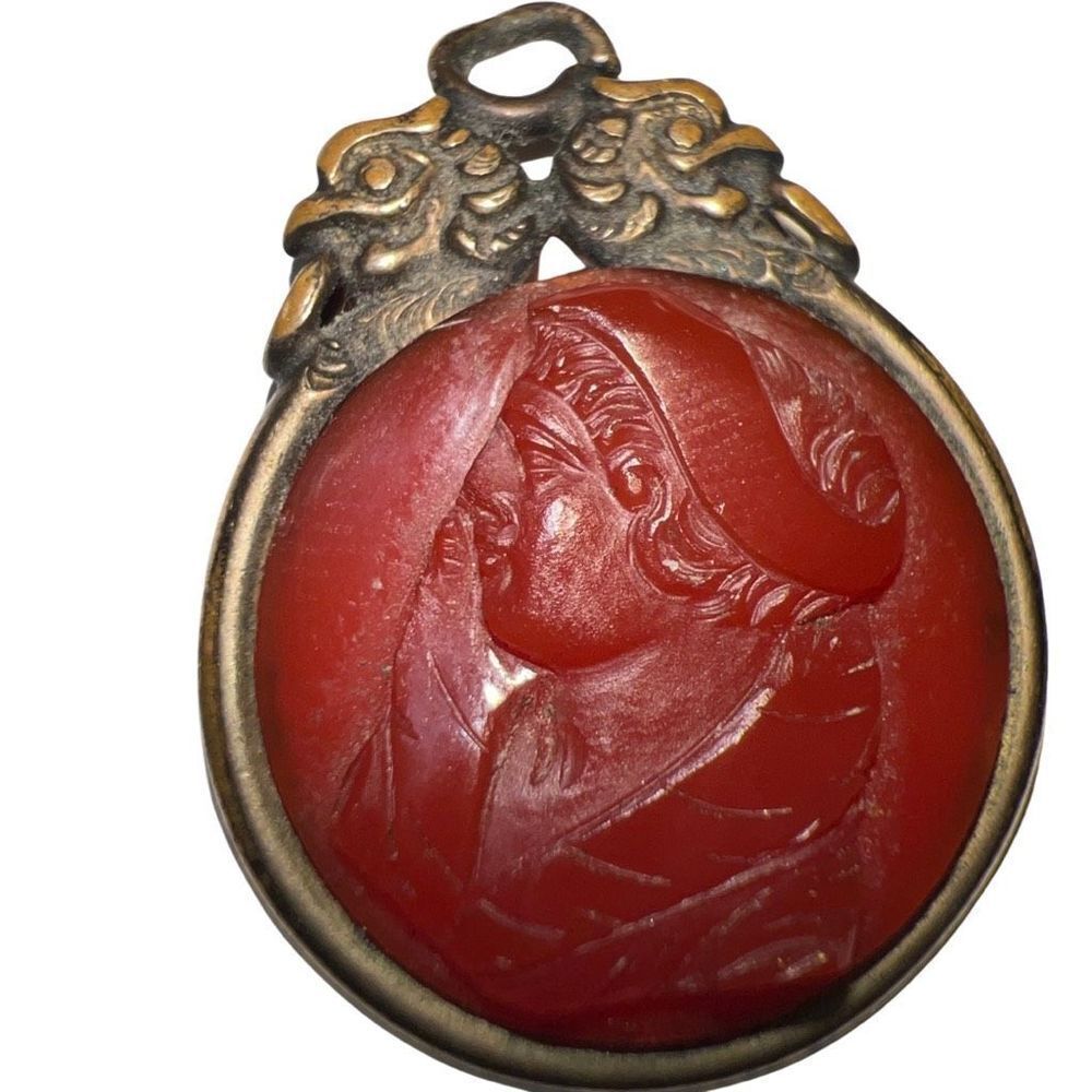 Antique Victorian Carved Lady Cherry Carnelian Left Face Cameo Pendant Intaglio